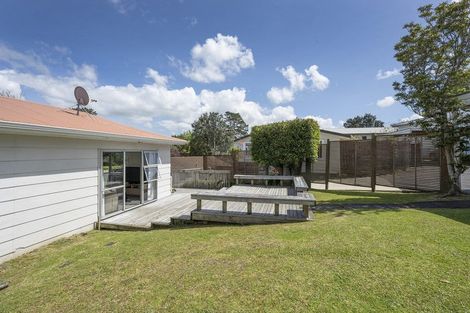 Photo of property in 4/23 Luckens Road, West Harbour, Auckland, 0618