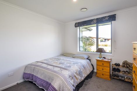 Photo of property in 2 Lamont Place, Waikanae, 5036