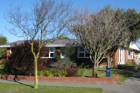 Photo of property in 25 Warren Crescent, Hillmorton, Christchurch, 8025