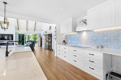 Photo of property in 105 Grassmere Road, Henderson Valley, Auckland, 0612