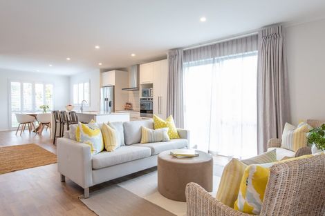 Photo of property in 2 Manutewhau Road, Massey, Auckland, 0614