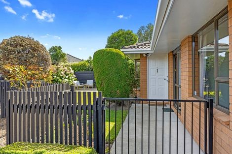 Photo of property in 2/58 Ambleside Drive, Burnside, Christchurch, 8053