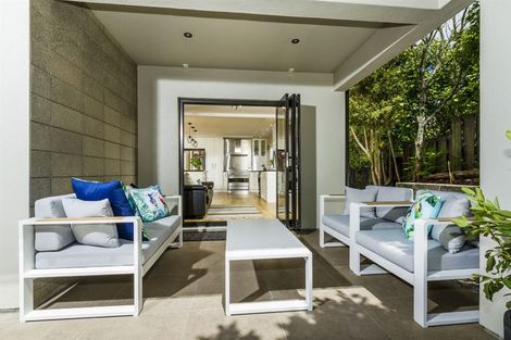 Photo of property in 2/304 Beach Road, Campbells Bay, Auckland, 0630