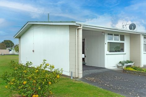 Photo of property in Orange Grove Flats, 2/549 Childers Road, Te Hapara, Gisborne, 4010