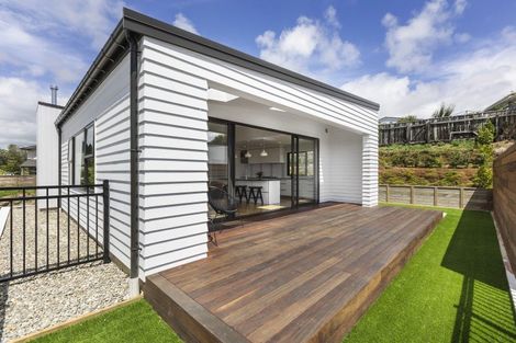 Photo of property in 7b Montrose Place, Highlands Park, New Plymouth, 4312