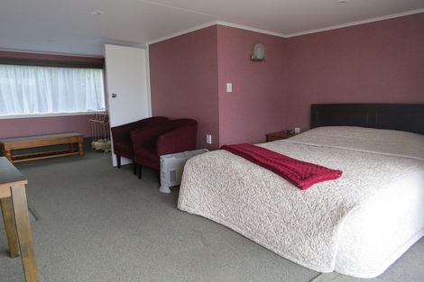 Photo of property in 52 Antrim Street, Waikawa, Tokanui, 9884