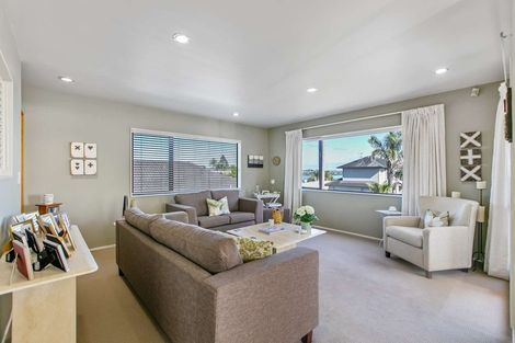 Photo of property in 2/30 Takutai Avenue, Bucklands Beach, Auckland, 2012