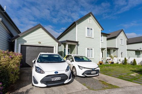 Photo of property in 11 Stitchbird Crescent, Papakura, 2110