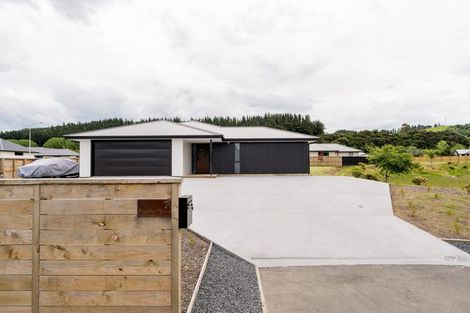 Photo of property in 2 Franks Place, Outram, 9019