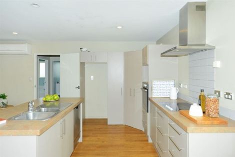 Photo of property in 5 Willowview Drive, Redwood, Christchurch, 8051