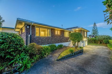 Photo of property in 5 Maxwelton Drive, Mairangi Bay, Auckland, 0630
