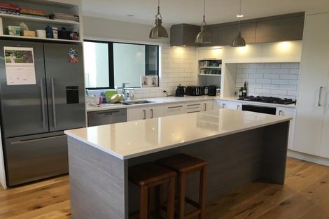 Photo of property in 138 Wiseley Road, West Harbour, Auckland, 0618