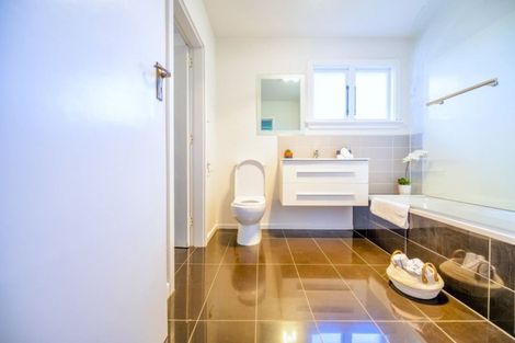 Photo of property in 106 Avonhead Road, Avonhead, Christchurch, 8042