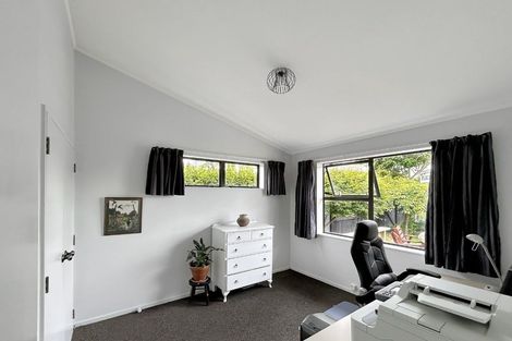 Photo of property in 6 Highbury Drive, Levin, 5510