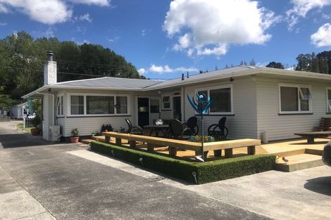 Photo of property in 16 Ongo Road, Hunterville, 4730