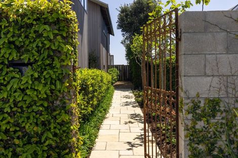 Photo of property in 23 Karewa Parade, Papamoa Beach, Papamoa, 3118