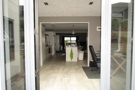 Photo of property in 17 Peregrine Place, Kinloch, Taupo, 3377