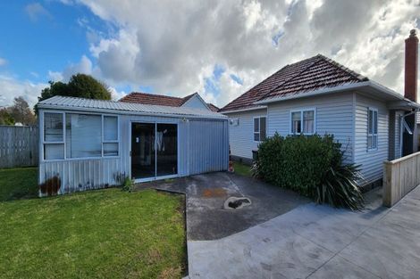 Photo of property in 33 Upjohn Street, Brooklands, New Plymouth, 4310