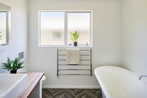 Photo of property in 112 Conclusion Street, Ascot Park, Porirua, 5024