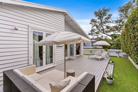 Photo of property in 6 Belle Vue Avenue, Northcote Point, Auckland, 0627