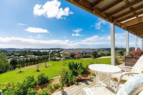 Photo of property in 8 Daphne Place, Mangawhai, 0505