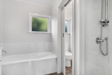 Photo of property in 5 Rondorlyn Place, Manurewa, Auckland, 2102