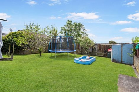 Photo of property in 75 Gossamer Drive, Pakuranga Heights, Auckland, 2010