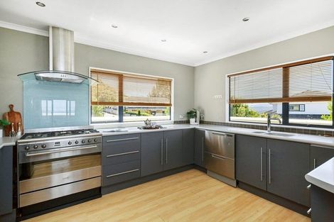 Photo of property in 39 Arahiwi Grove, Tirohanga, Lower Hutt, 5010