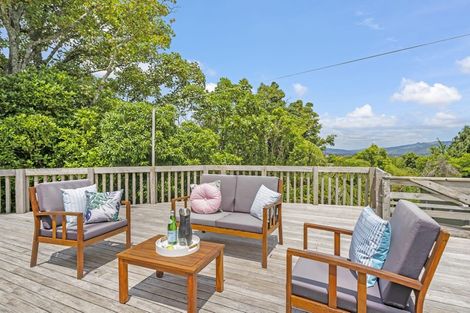 Photo of property in 10 Vista Crescent, Maoribank, Upper Hutt, 5018