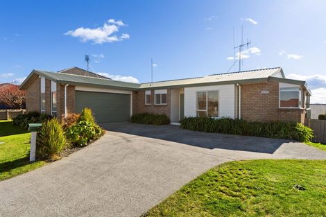 Photo of property in 95 Rototuna Road, Rototuna, Hamilton, 3210