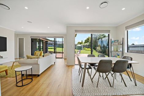 Photo of property in 18 Laurelwood Avenue, Pukekohe, 2120