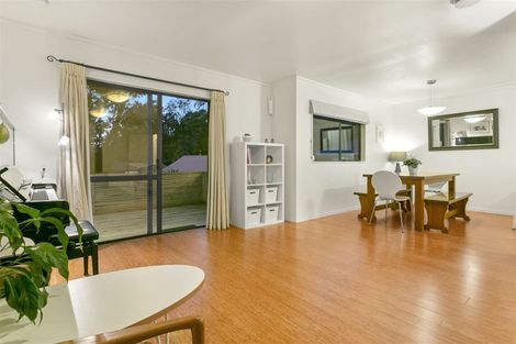 Photo of property in 1/55 Greenvalley Rise, Glenfield, Auckland, 0629
