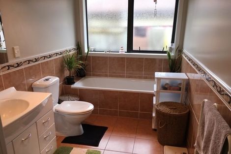 Photo of property in 4 Moravale Lane, Flat Bush, Auckland, 2016