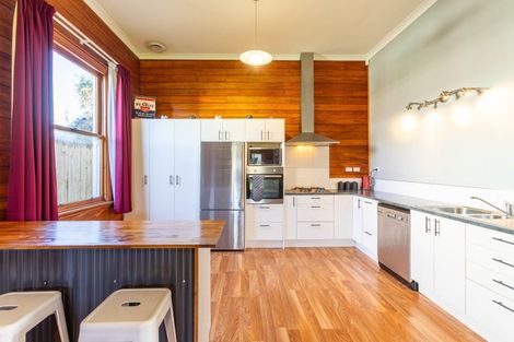 Photo of property in 16 Ross Street, Woodville, 4920