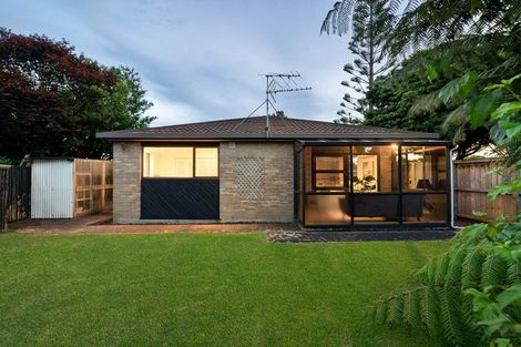 Photo of property in 2/21 Walter Strevens Drive, Conifer Grove, Takanini, 2112