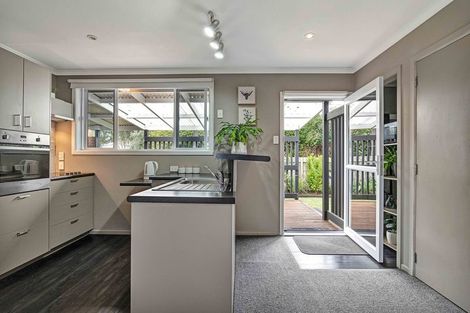Photo of property in 116 Omata Road, Marfell, New Plymouth, 4310