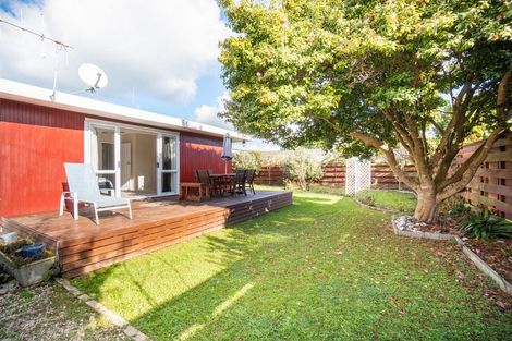 Photo of property in 4 Wikiriwhi Crescent, Awapuni, Palmerston North, 4412