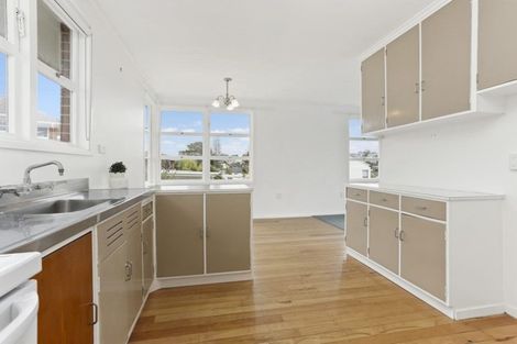 Photo of property in 2/2 Seaview Road, Milford, Auckland, 0620