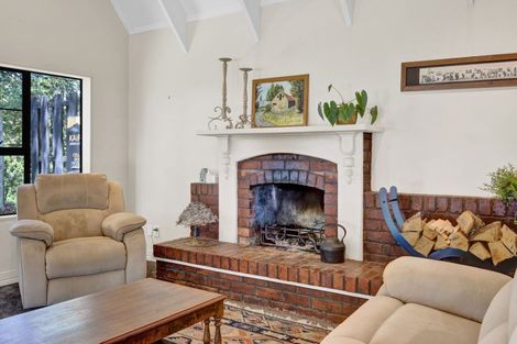 Photo of property in 48 Kairau Road West, Sentry Hill, New Plymouth, 4373