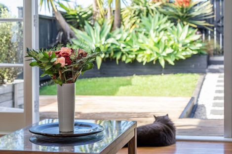 Photo of property in 36 Fairmount Road, Titirangi, Auckland, 0604