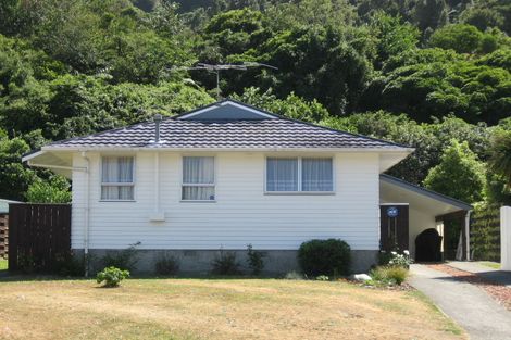 Photo of property in 13 Hartford Crescent, Totara Park, Upper Hutt, 5018