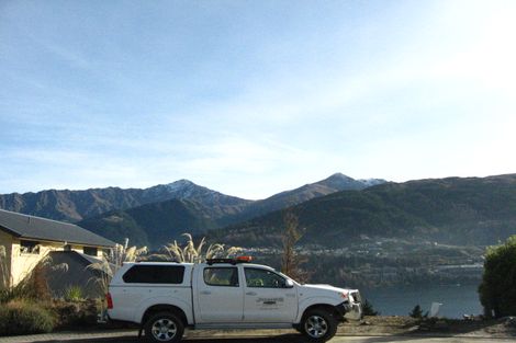 Photo of property in 15 Milward Place, Kelvin Heights, Queenstown, 9300