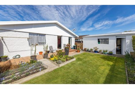 Photo of property in 2/97 Hay Street, Bromley, Christchurch, 8062