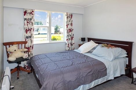 Photo of property in 16 Mark Perreau Place, Foxton, 4814