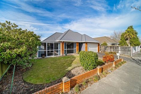 Photo of property in 2/52a Berkshire Drive, Avonhead, Christchurch, 8042