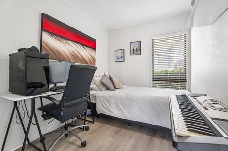 Photo of property in 27 Pohutukawa Avenue, Shelly Park, Auckland, 2014