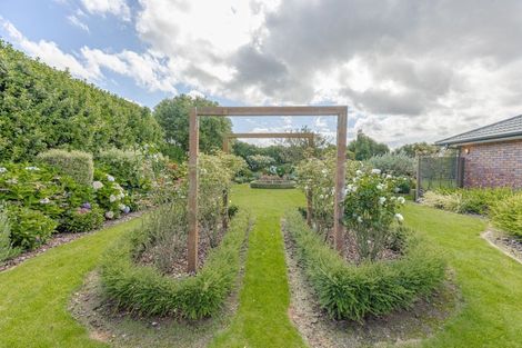 Photo of property in 35 Saint Oswalds Drive, Brunswick, 4571