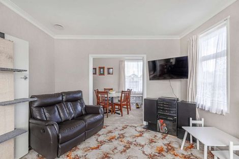 Photo of property in 9 Carlisle Street, Levin, 5510