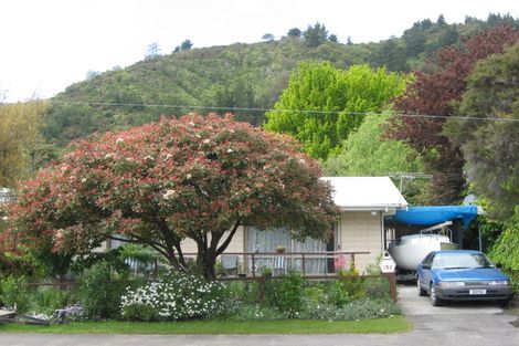 Photo of property in 152 Waikawa Road, Picton, 7220