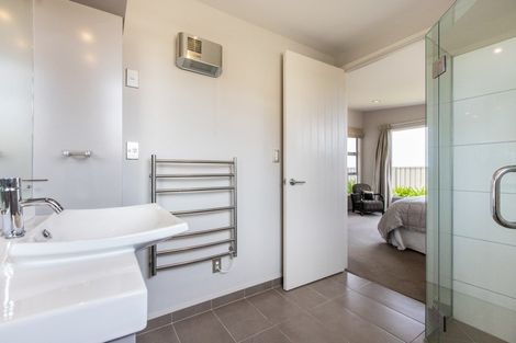 Photo of property in 48 Merlot Drive, Greenmeadows, Napier, 4112